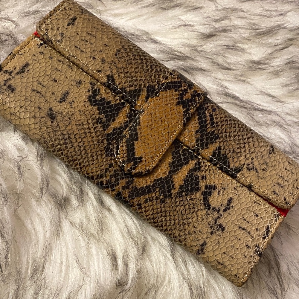 HOBO Elegant  Snakeskin Clutch/wallet